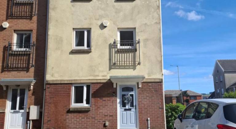 Driftmark Beachfront location Aberavon Beach Sea Views Large Driveway parking private site fibre opt in Neath