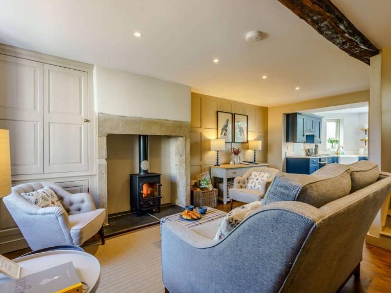 Family-oriented cottage with garden & grill | Pets allowed in Grange-over-Sands