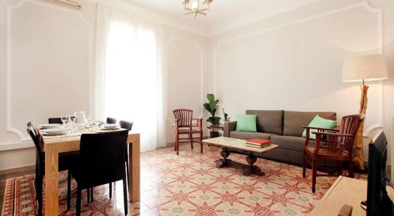 Wonderful serviced apartment with patio | Next to Casa Milà | Pets are welcome in Barcelona