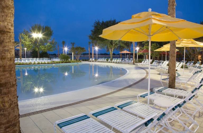 Resort Emerald Island