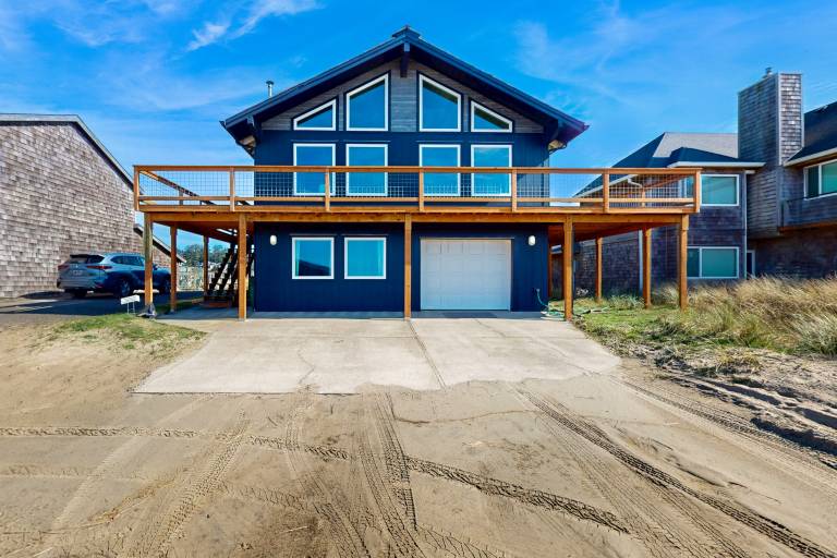 House  Pacific City