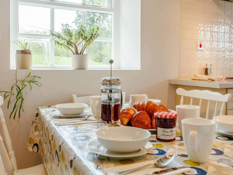 Fully equipped cottage with terrace, grill & yard | Water view | Pets are welcome — photo 4
