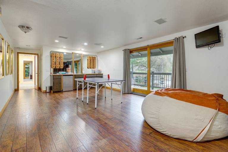 Lake-View Woodinville Retreat w/ Hot Tub + Theater — photo 4