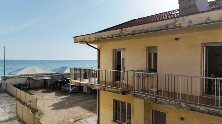 Apartment with patio | Sea view — photo 2
