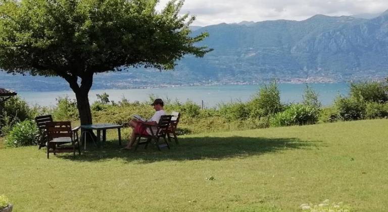 Lovely apartment with terrace, BBQ & yard | Perfect for remote work | Pet-friendly in Torri del Benaco