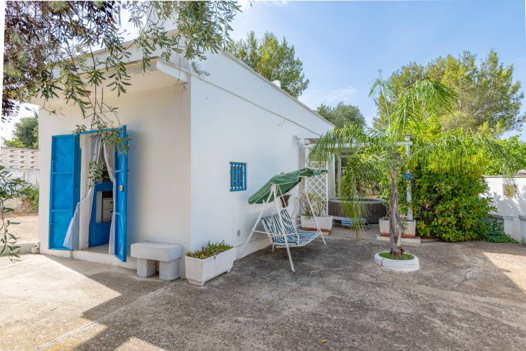 Villa 'Il Giardino' with Private Terrace, Private Garden and Air Conditioning — photo 3