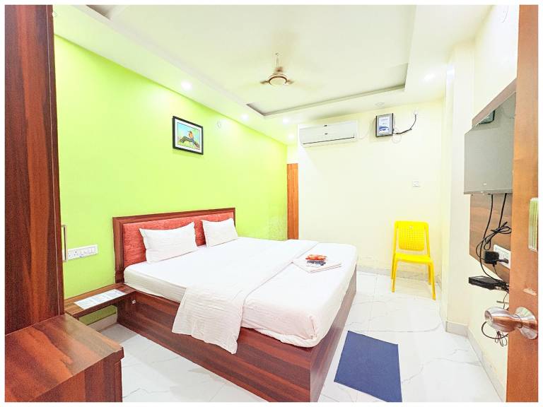 Goroomgo New Parbati Palace Swargadwar Puri in Puri