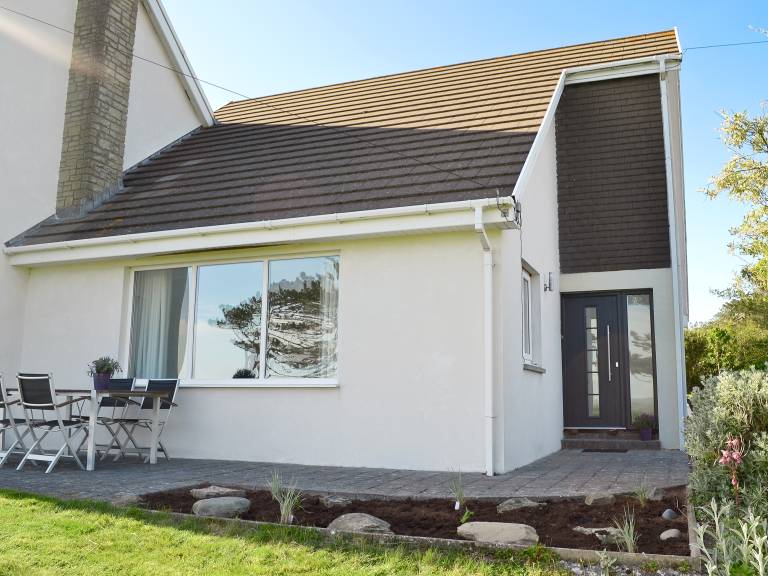 Cottage with grill & yard | Sea view — photo 3