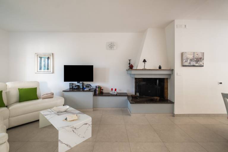 Villa 'La Collina' with Private Terrace, Wi-Fi and Air Conditioning — photo 4