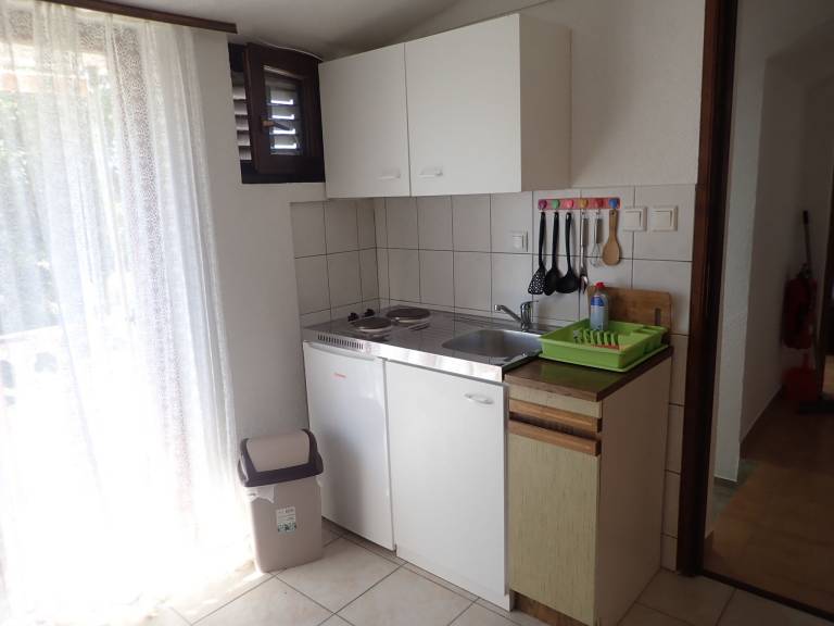 Holiday apartment with yard & barbeque | Garden view — photo 5