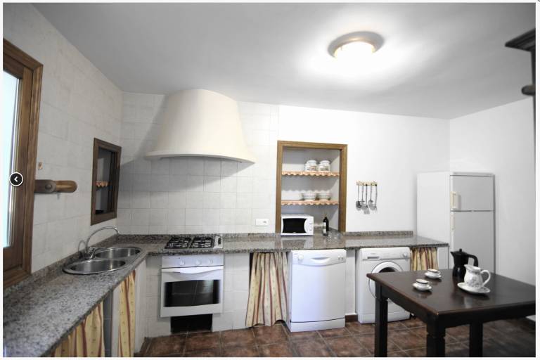 Family-oriented charming cottage with terrace, private pool & yard | Nature view | Pet-friendly — photo 4