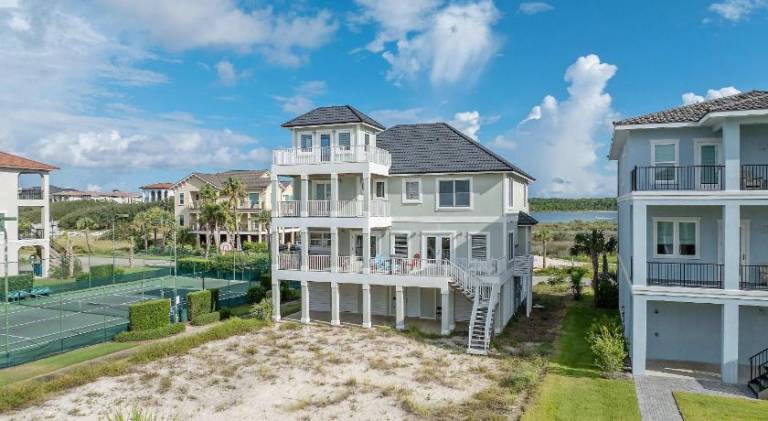 House with pool in Gulf Shores, AL