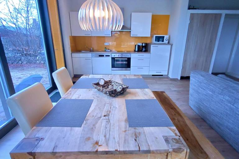 Rental apartment with yard & patio — photo 4