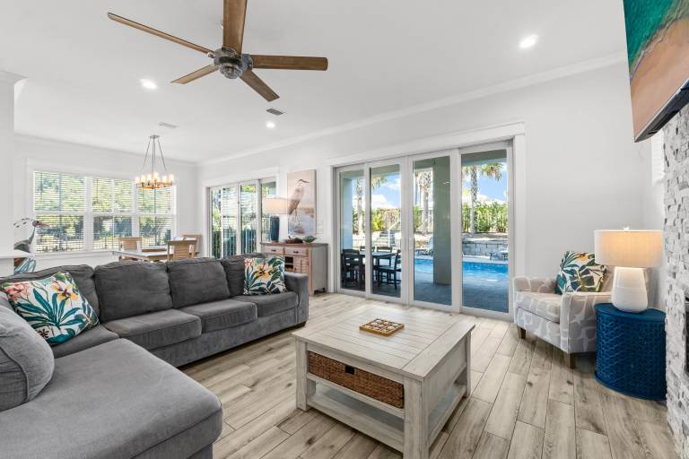 House with BBQ & private pool | City view — photo 3