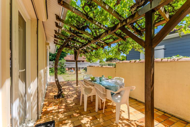 Vacation home with BBQ & patio in Biscarrosse