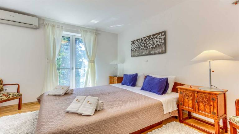 Villa Coral Bay - beachfront 3 bedroom villa in walking distance to Hvar Town by MyWaycation — photo 5
