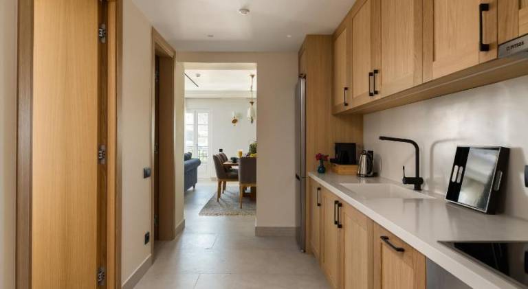 Serviced apartment with patio — photo 2