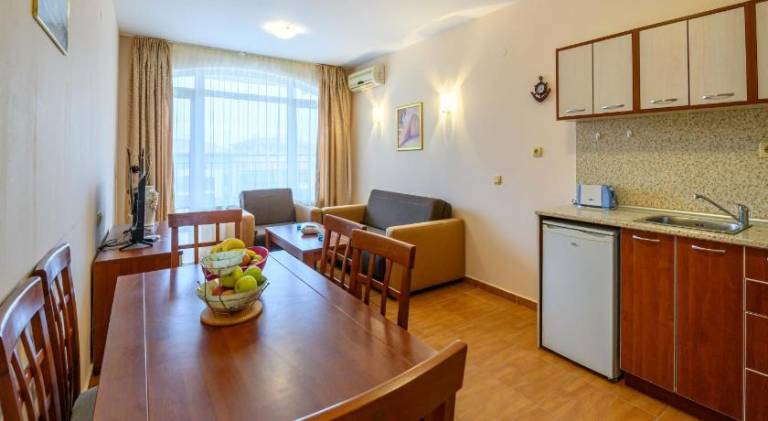 Serviced apartment with garden, pool & terrace — photo 5