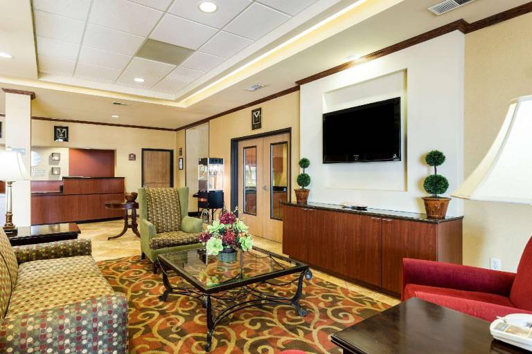 Comfort Inn & Suites Blytheville — photo 2