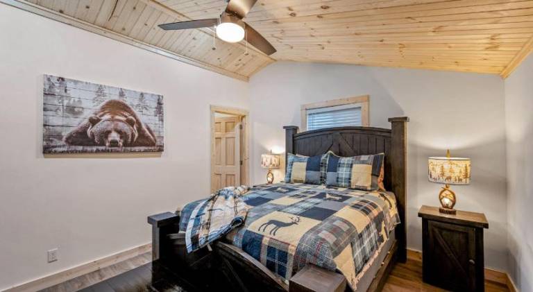 Wonderful vacation home with jacuzzi | Pets are welcome in Pigeon Forge, TN