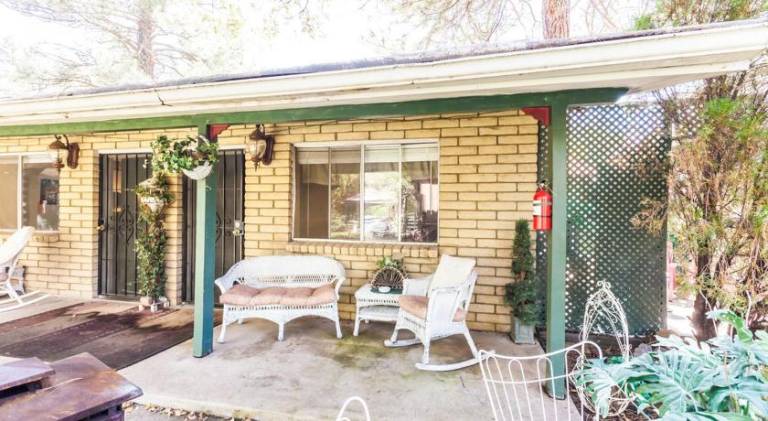 Lodge with terrace, yard & barbeque — photo 2