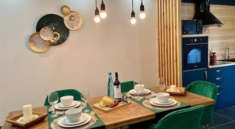 Rental apartment with BBQ, patio & pool — photo 4