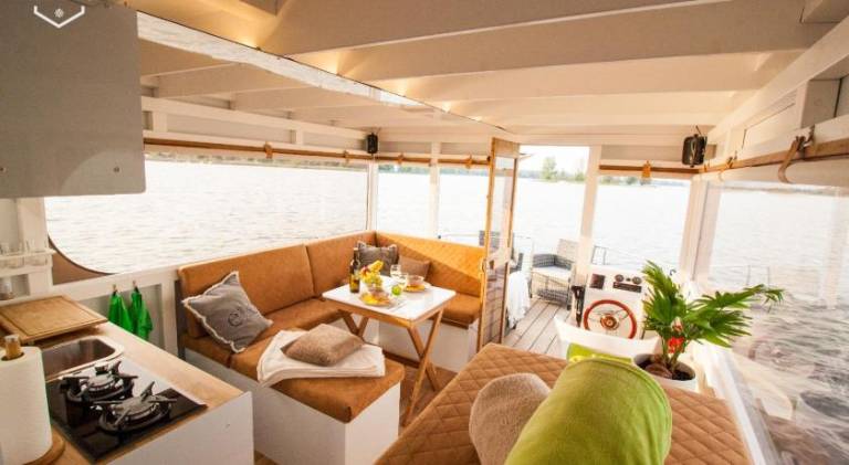 WOHLFUHLBOOT Hausboot - Festlieger im Hafen Bad Saarow - WC an Bord, Dusche an Land — photo 2