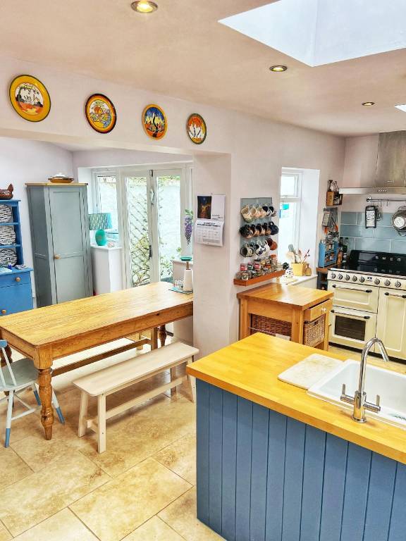 Charming vacation home with yard | Close to the beach | Pet-friendly — photo 3
