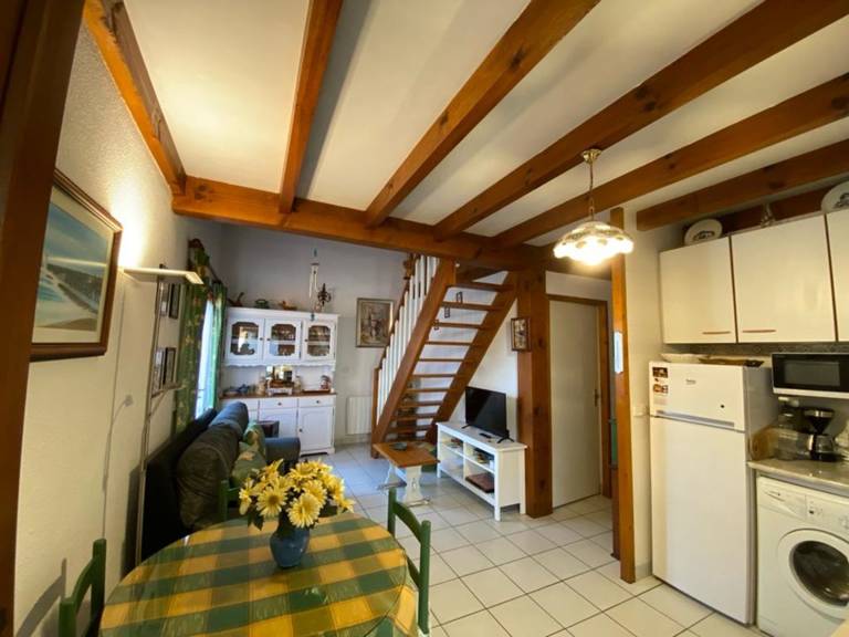 3-Bedroom Villa with Parking and Pool Access — photo 3