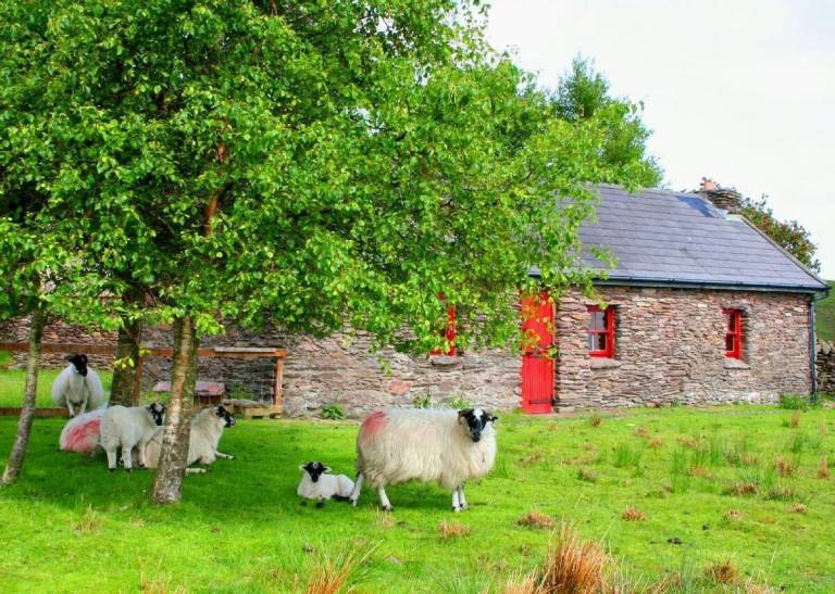 Farmhouse Commaun
