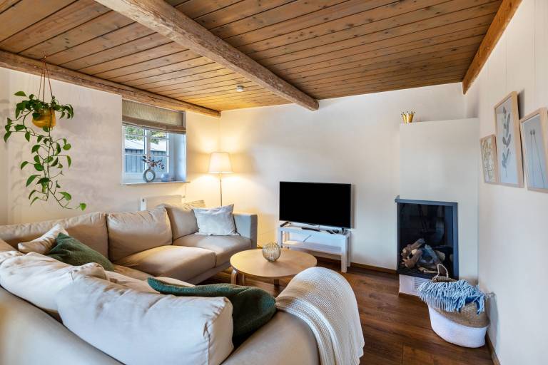 Holiday Home "Jules Reetdachkate" with Garden & Wi-Fi — photo 4