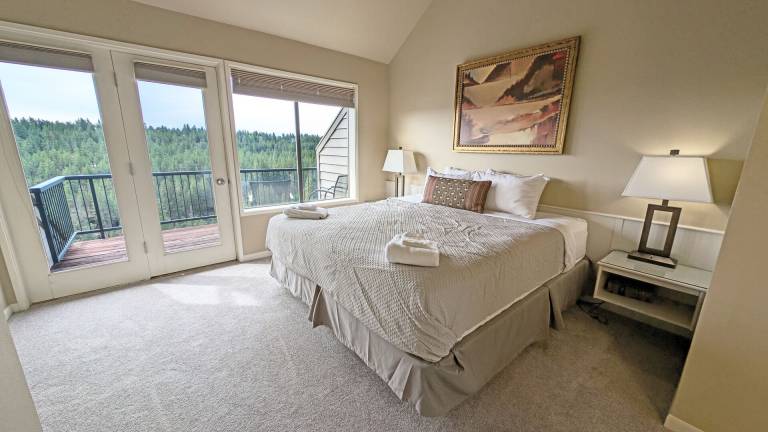 Condo with private pool — photo 3