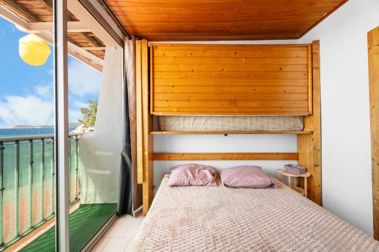 Cabanon "Jeux de boules 3" with Sea View — photo 2