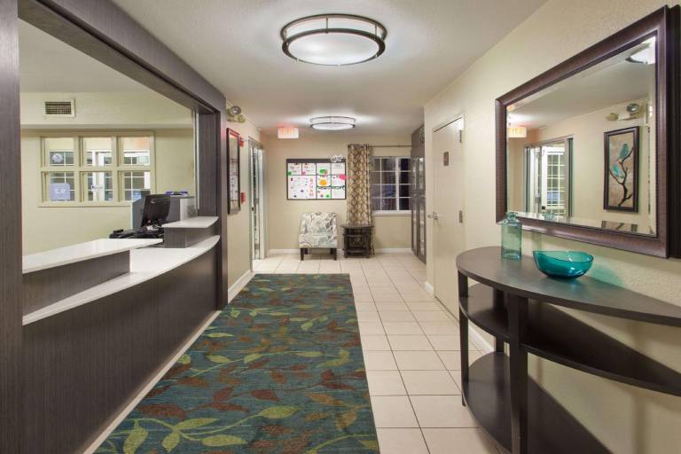 Sonesta Simply Suites Phoenix Tempe — photo 3