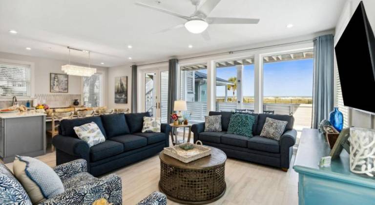 Ocean Lookout 1 - Heated Pool, Beachfront Deck, Stunning Ocean Views — photo 3