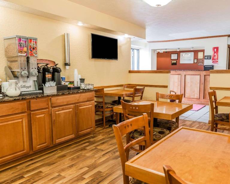 Econo Lodge Cloverdale — photo 3