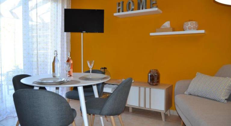 Apartment with terrace — photo 5
