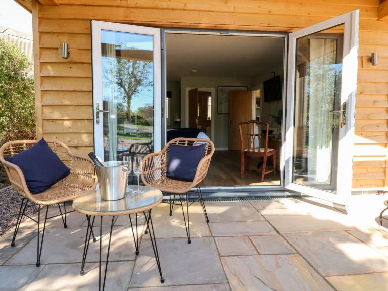 Cottage with barbeque & garden — photo 4