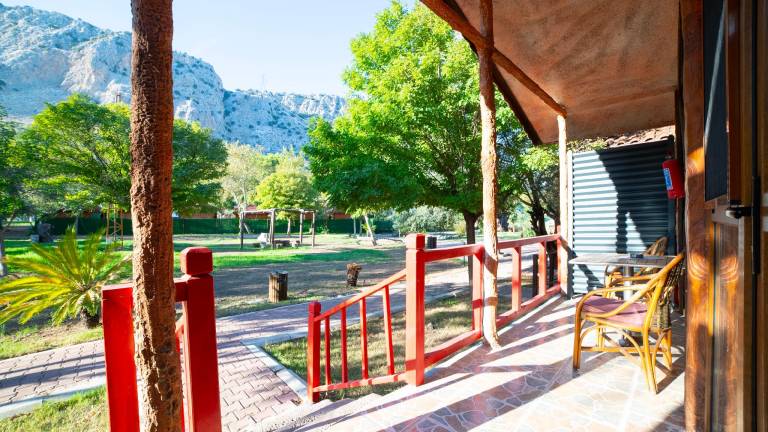 Pleasant lodge with patio | Pets allowed — photo 4