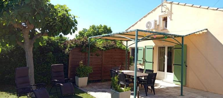 Gite with terrace, barbecue & yard — photo 2