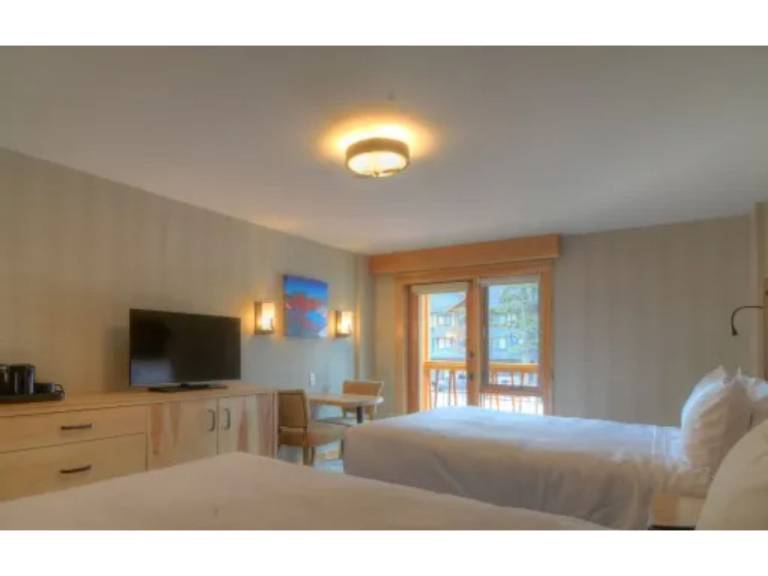 Superior Hotel Room with 2 Queens — photo 3