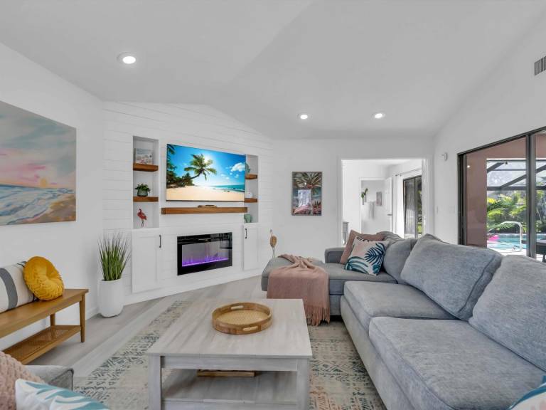 Family-friendly house with terrace, private pool & barbecue | Water view | Pets allowed — photo 4