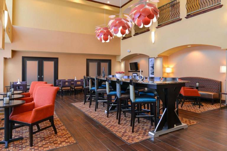 Hampton Inn & Suites Albuquerque-Coors Road — photo 2