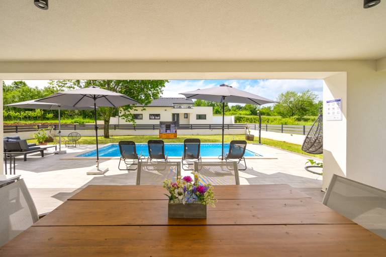 Villa with grill, pool & terrace — photo 5