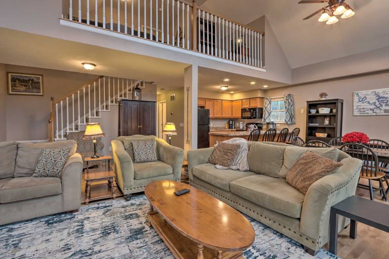 Deck, Lake Views! Group Getaway in Osage Beach — photo 5