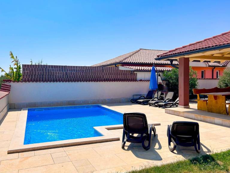 Vacation home with private pool, patio & grill | Pets are welcome — photo 2