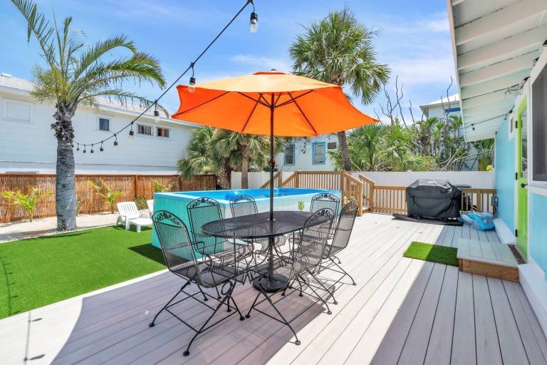 Nice vacation home with BBQ | Close to the beach | Pet-friendly in Bradenton Beach, FL