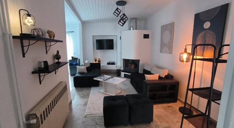Apartment with terrace in Karpenisi
