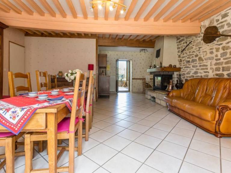 Family house with enclosed garden and parking, pets allowed — photo 2