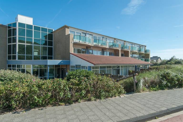 Holiday apartment with yard & patio in Callantsoog